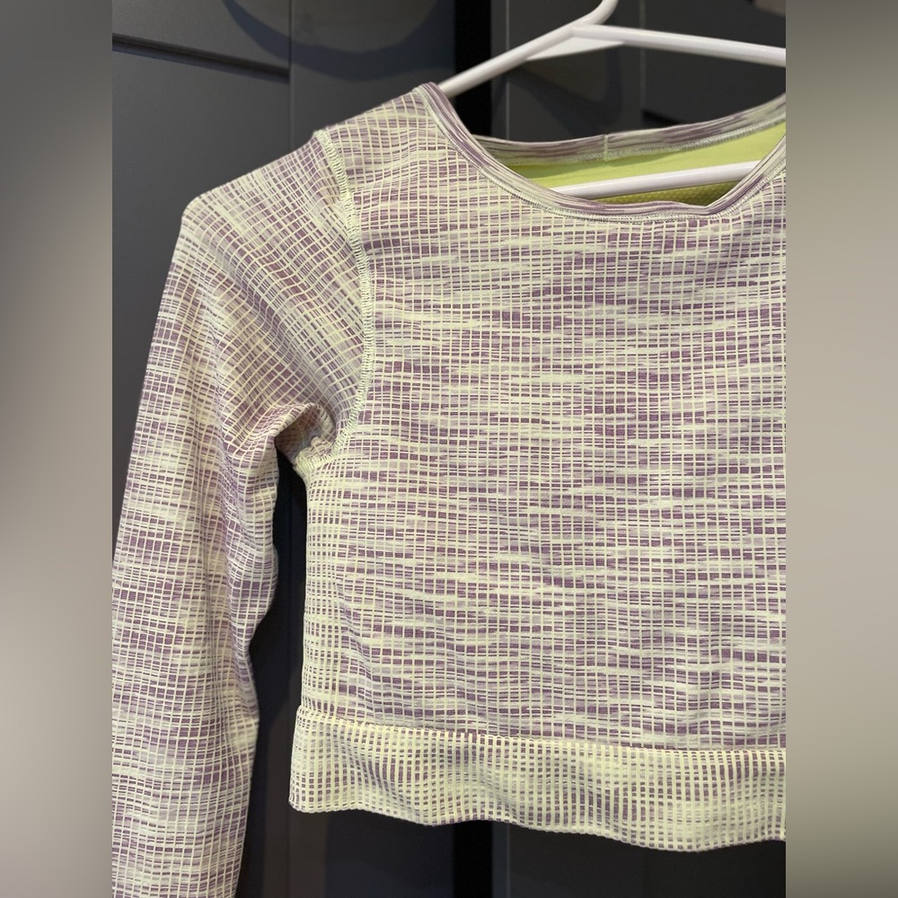 LULULEMON athletica long-sleeve Crop Top Size 6